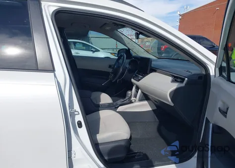 2023 Toyota Corolla Cross Le z USA, uszkodzony, nr VIN 7MUCAAAG1PV068669